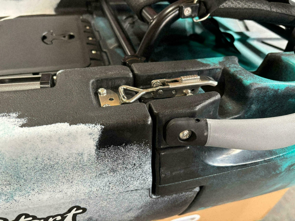Kayak monoposto divisibile a pedali con pinne BIG MAMA START S500 componibile + motore Bixpy K1 Angler PRO Kit Outboard con batteria inclusa PP-768 Wh + Adattatore Low Profile Thruhull Pedal Drive