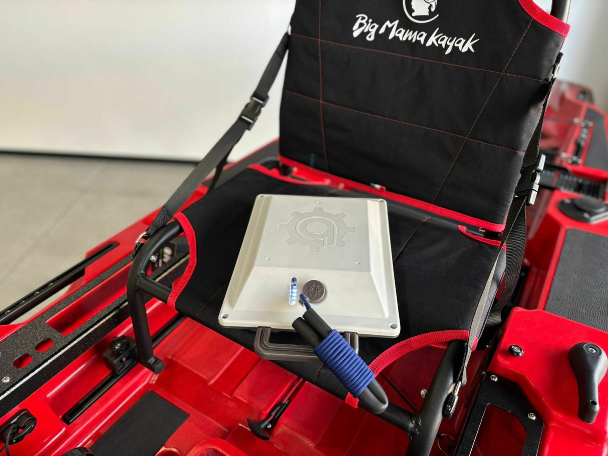 BIG MAMA KAYAK A PEDALI TRIKEN 380 Revolution + motore elettrico BIXPY K1 Outboard Kit con batteria PP-378 Wh v4 + Adattatore centrale Hoodoo Pedal Drive
