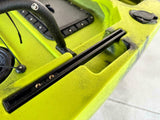 kayak fishing a Pedali divisibile Big Mama Triken 330 Live S, con ruote e vasca del vivo + ecoscandaglio Garmin Striker Vivid 7SV + kit braccetto display