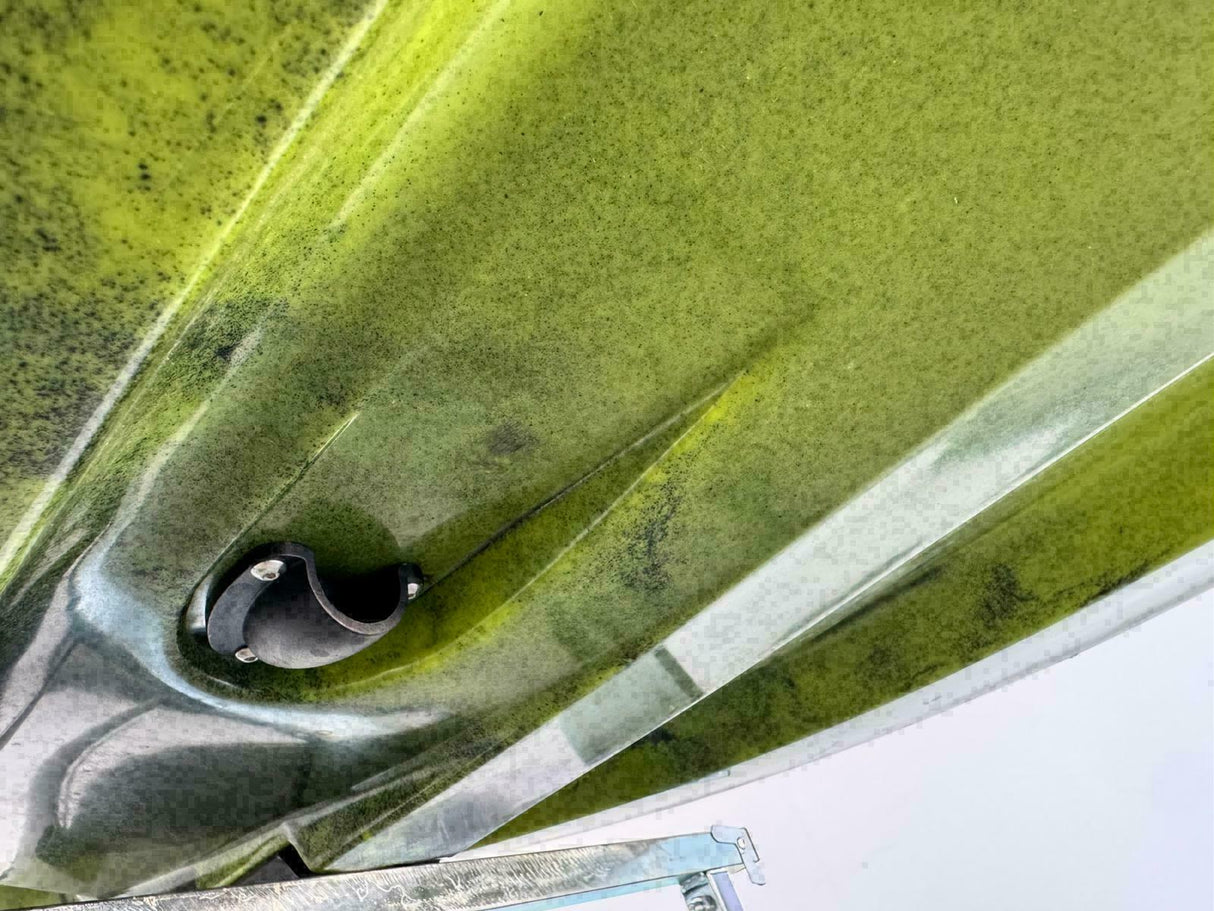 kayak fishing a Pedali divisibile Big Mama Triken 330 Live S, con ruote e vasca del vivo + ecoscandaglio Garmin Striker Vivid 7SV + kit braccetto display