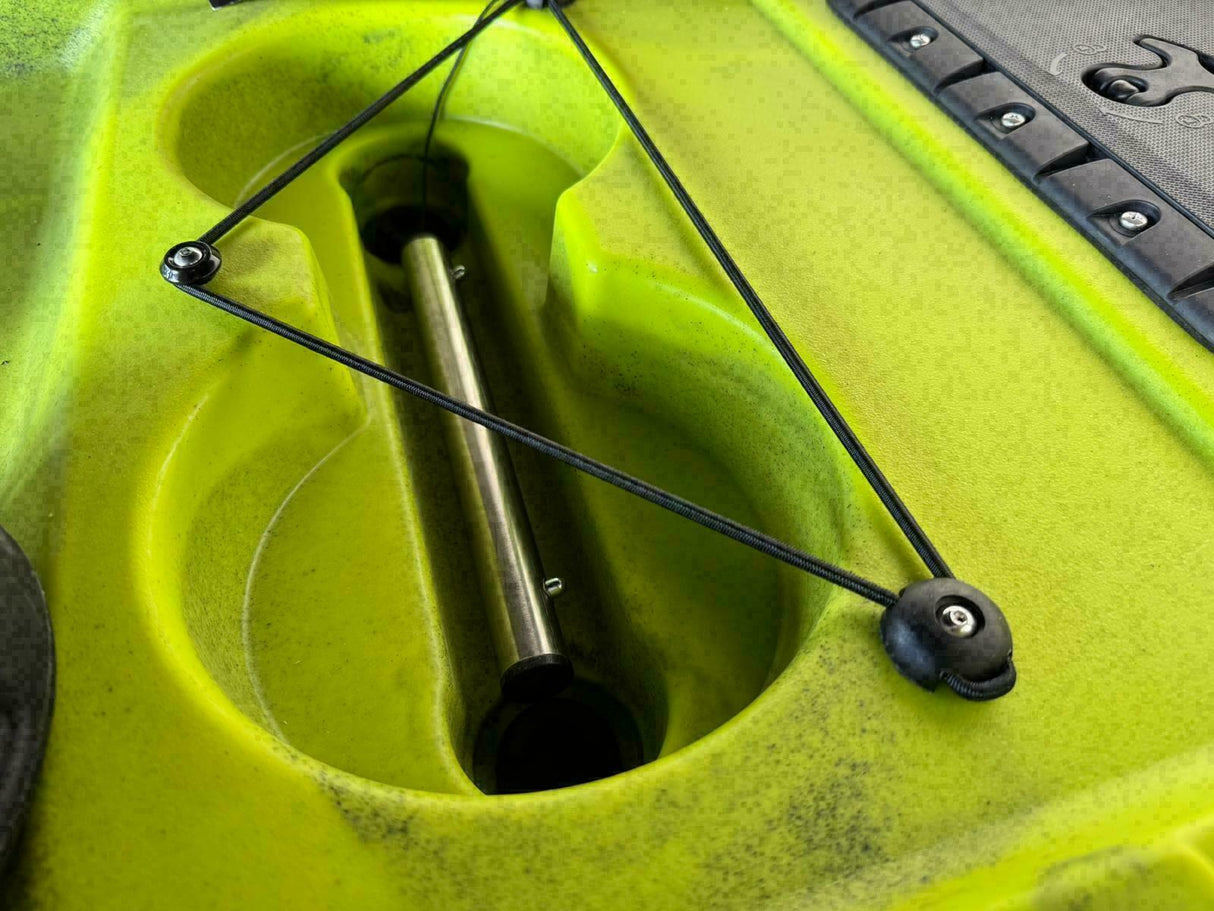 canoa fishing a Pedali divisibile Big Mama Triken 330 Live S, con ruote e vasca del vivo + ecoscandaglio Garmin Striker Vivid 7CV + kit braccetto display