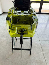 kayak fishing a Pedali divisibile Big Mama Triken 330 Live S, con ruote e vasca del vivo + ecoscandaglio Garmin Striker Vivid 7SV + kit braccetto display