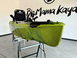 kayak fishing a Pedali divisibile Big Mama Triken 330 Live S, con ruote e vasca del vivo + ecoscandaglio Garmin Striker Vivid 7SV + kit braccetto display