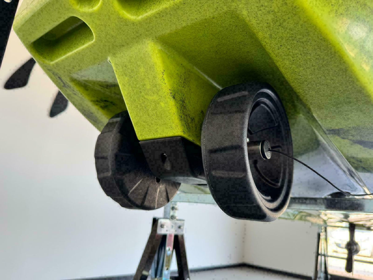 Kayak fishing a Pedali divisibile Big Mama Triken 330 Live S, con ruote e vasca del vivo - SCAFO GRIGIO NERO, gavone GIALLO