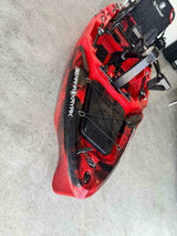 kayak fishing a Pedali divisibile Big Mama Triken 330 Live S, con ruote e vasca del vivo + ecoscandaglio Garmin Striker Vivid 7SV + kit braccetto display
