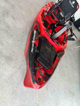 kayak fishing a Pedali divisibile Big Mama Triken 330 Live S, con ruote e vasca del vivo + ecoscandaglio Garmin Striker Vivid 7SV + kit braccetto display