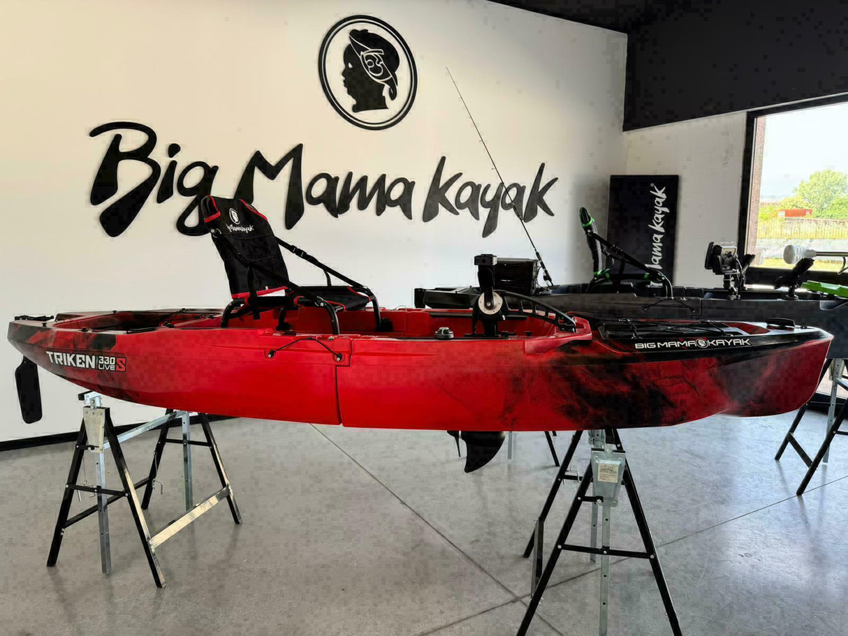 kayak fishing a Pedali divisibile Big Mama Triken 330 Live S, con ruote e vasca del vivo + ecoscandaglio Garmin Striker Vivid 7SV + kit braccetto display