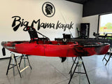 kayak fishing a Pedali divisibile Big Mama Triken 330 Live S, con ruote e vasca del vivo + ecoscandaglio Garmin Striker Vivid 7SV + kit braccetto display
