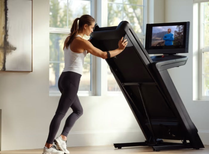 Promo COMMERCIAL 2450 con App Ifit integrata - TAPIS ROULANT NORDICTRACK piano corsa 152 x 51 cm - peso max utente 135 kg cod.NTL19124-INT