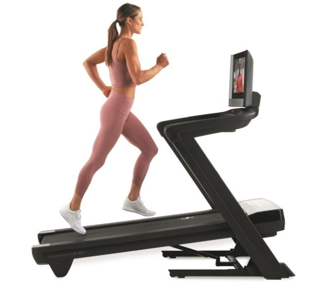 Promo COMMERCIAL 2450 con App Ifit integrata - TAPIS ROULANT NORDICTRACK piano corsa 152 x 51 cm - peso max utente 135 kg cod.NTL19124-INT