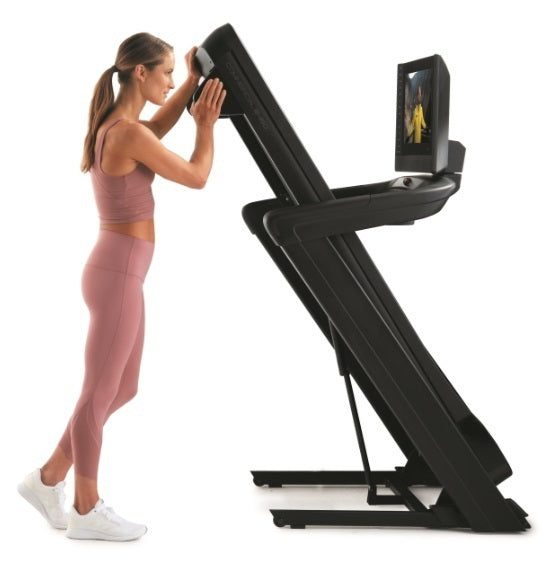 Promo COMMERCIAL 2450 con App Ifit integrata - TAPIS ROULANT NORDICTRACK piano corsa 152 x 51 cm - peso max utente 135 kg cod.NTL19124-INT