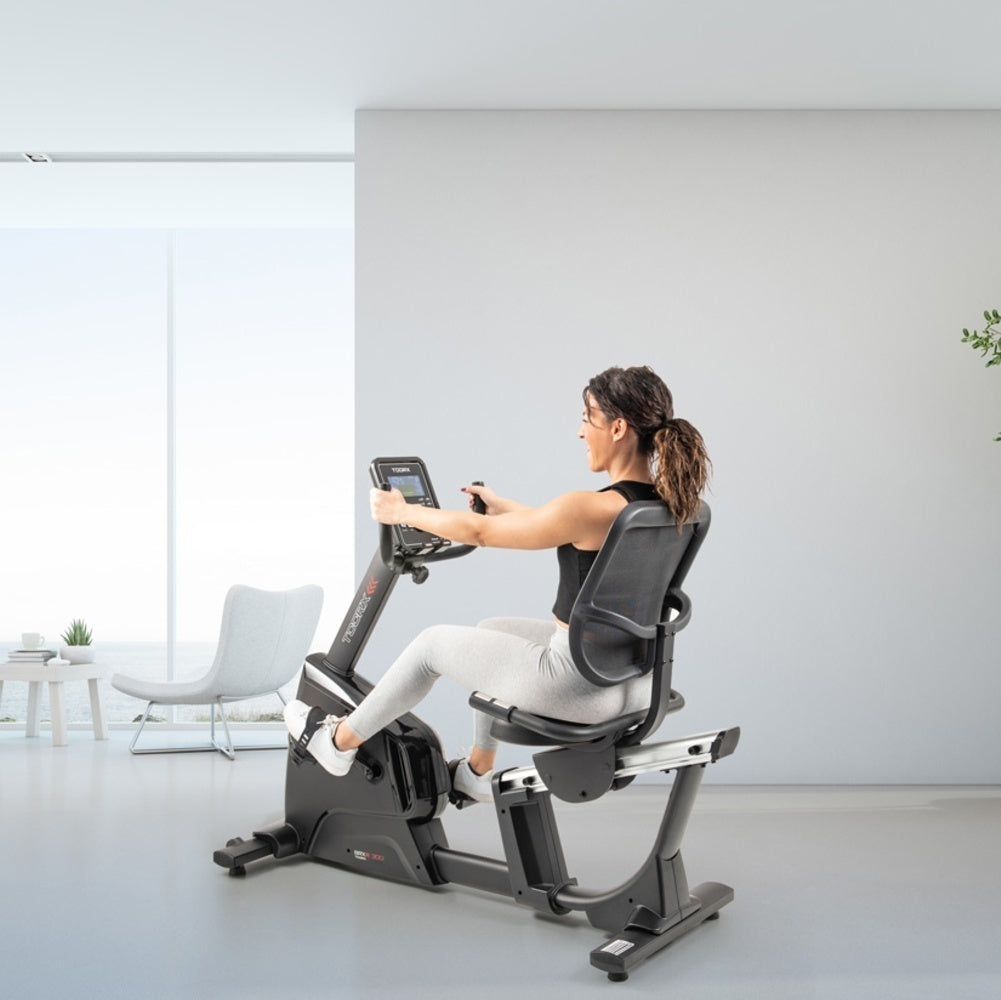 Bici da Camera BRX-R300 Hrc Cyclette Recumbent Elettromagnetica Toorx Linea Chrono Line Con Ricevitore Wireless Iconsole + App Compatibile Zwift - Volano 14 Kg - Peso Utente 150 Kg - BRX-R300 Gym Bike